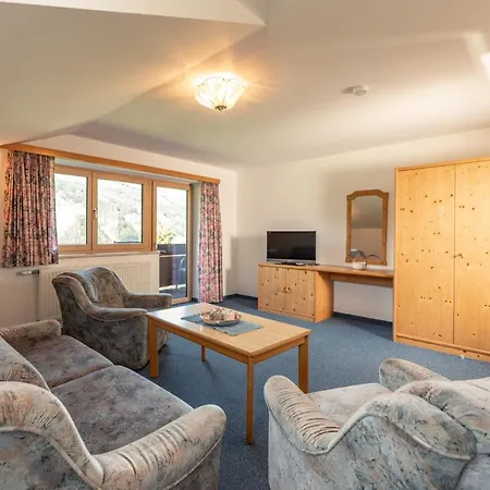 Rum i privatbostad Gaestehaus Huber Fruehstueckspension Schladming
