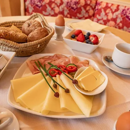 בית אירוח Gaestehaus Huber Fruehstueckspension