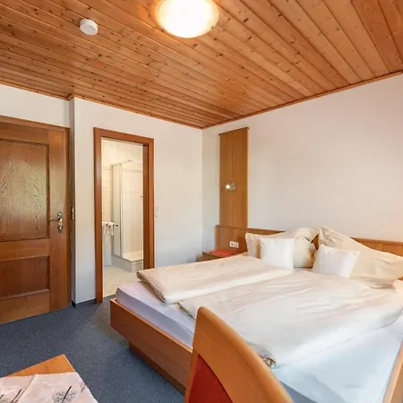 Gaestehaus Huber Fruehstueckspension Rum i privatbostad Schladming