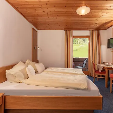 Rum i privatbostad Gaestehaus Huber Fruehstueckspension Schladming