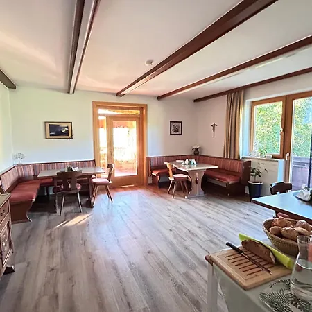 Rum i privatbostad Gaestehaus Huber Fruehstueckspension Schladming