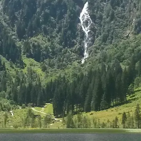 Rum i privatbostad Gaestehaus Huber Fruehstueckspension *