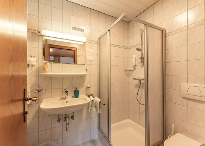 Gaestehaus Huber Fruehstueckspension * שלאדמינג